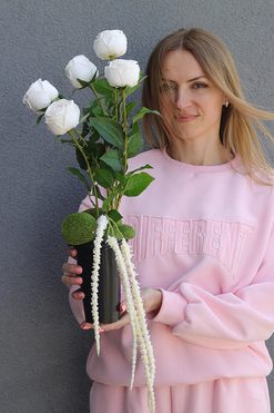 New Design Roses Ecru, nowoczesny bukiet nagrobny we wkładzie, dł.52cm 