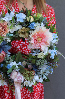 W Zielone Gramy, kwiatowy wianek na drzwi