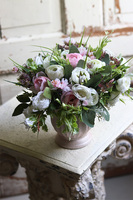 France Glamour, kompozycja kwiatowa w kremowym naczyniu, wym.27x33cm 