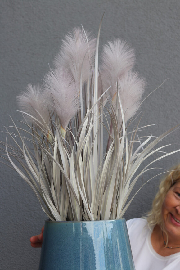 Kathy Blue, sztuczna trawa w miedzianej donicy