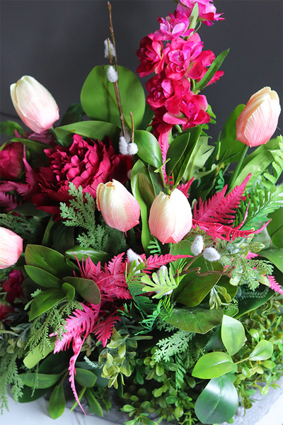 Filomeni Volcan, kompozycja nagrobna na ciężkiej tacy