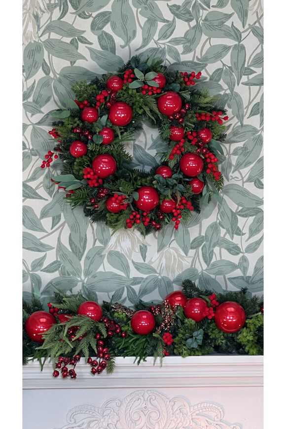 Apart Christmas Exclusive New, świąteczny wianek z bombkam