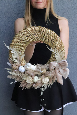 Zrelaksowany Zając, wiosenny wianek z zajączkiem, rozp.40cm