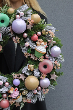OD RĘKI Sweet Candy, pastelowy wianek świąteczny, śr.55cm