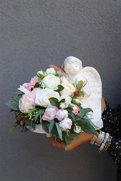 Biały Anioł 2, dekoracja nagrobna z betonowym aniołem, wym.23x34x26cm