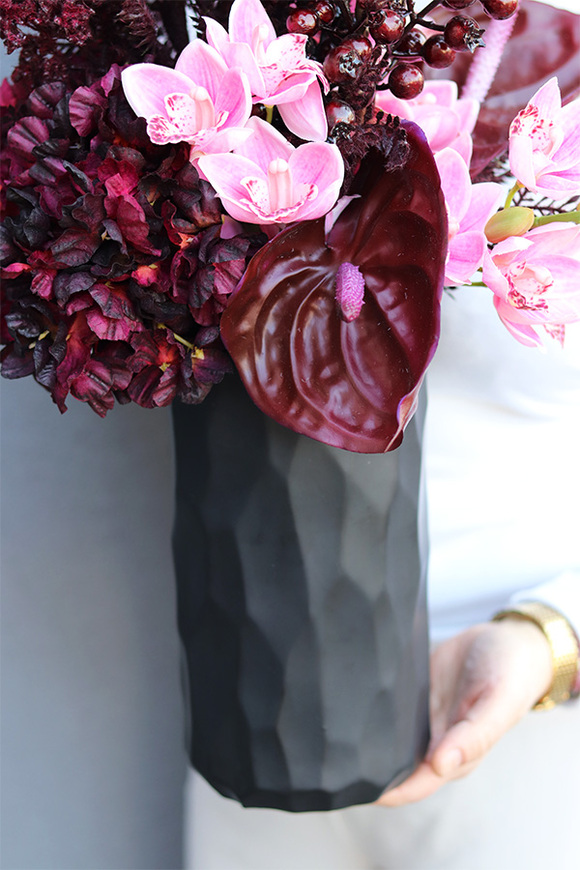 Bettina Arturia Bordo, dekoracyjny bukiet w wazonie	