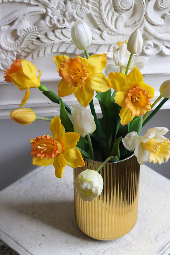 Złota Wiosna, gumowy wiosenny bukiet w wazonie