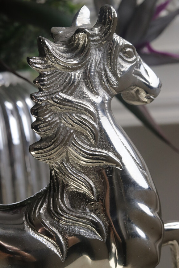 elegancka figurka konia, Stąpający Koń