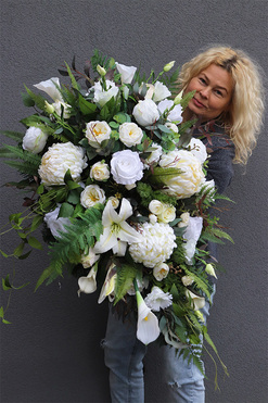 White Kristela, wiązanka nagrobna z białymi kwiatami, dł.94cm