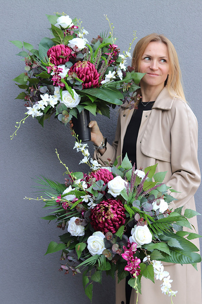 Ruberia Maxi 2, bordowa wiązanka nagrobna na desce