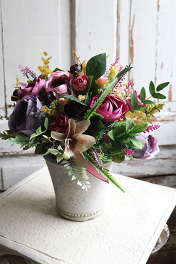 Grefiano, kompozycja kwiatowa w szarej donicy, wym.30cm