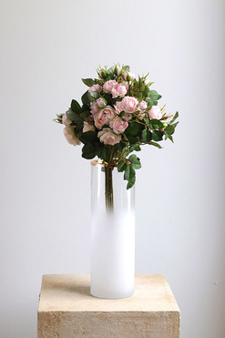 OD RĘKI Rosalie, gałązka sztucznej róży, brzoskwiniowa, 6szt. dł.54cm 