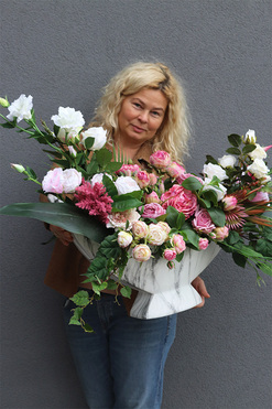 Remona Pink 2, nagrobna kompozycja kwiatowa w pucharze, wym.70x120cm 