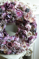 Pranella Light, fioletowy wianek na drzwi