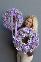 Ysai Prime, fioletowy wianek na drzwi