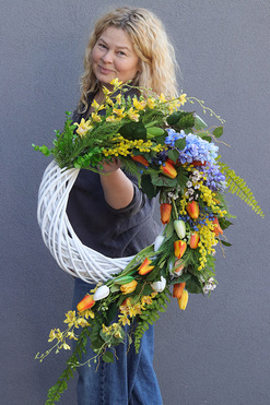 Tulipanowe Sny, asymetryczny wianek wiosenny, wym.70/42cm