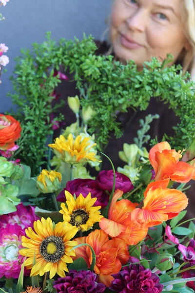 Volcan Breda, nowoczesna kompozycja nagrobna w misie