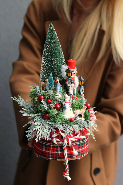 Wonderland, flowerbox świąteczny z dziadkiem do orzechów