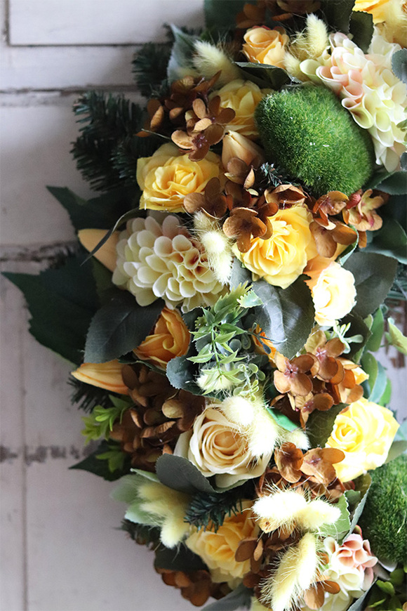 Goldita, bogaty wieniec nagrobny na igle, śr.50cm 