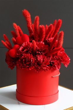 Miłość na Wieki, flowerbox na walentynki z goździkami, wys.39cm