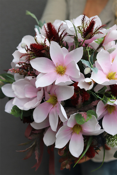 Adelita Silver, efektowna kompozycja kwiatowa w srebrnym wazonie, wys.50cm