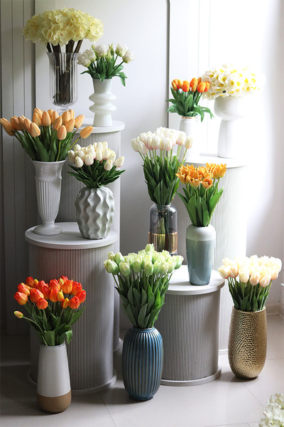 Morelle Tulips, bukiet kwiatów w wazonie