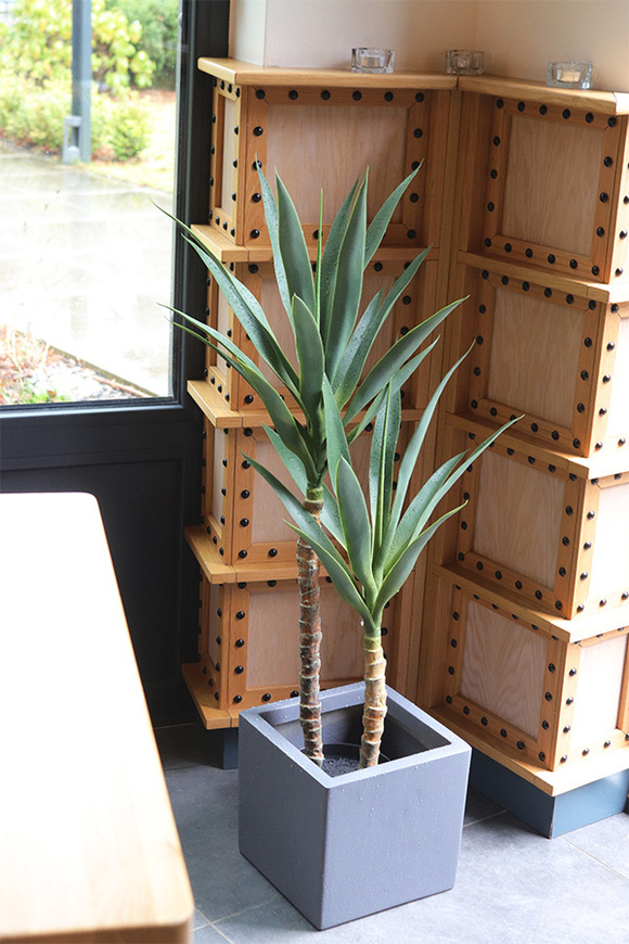 Jukka Fiberglass, sztuczna roślina w szarej donicy