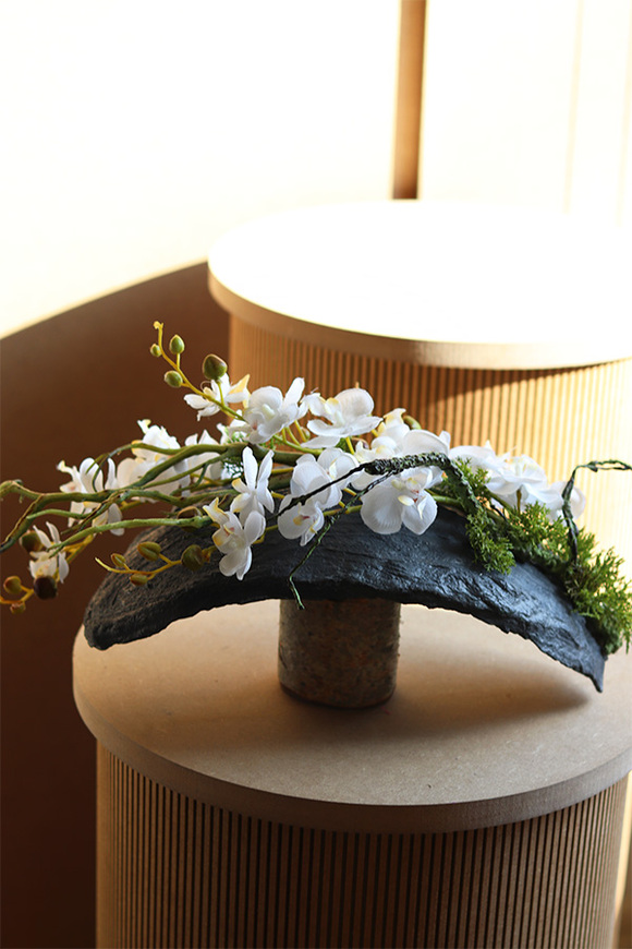 Most Pamięci Volcan, kompozycja nagrobna w misie