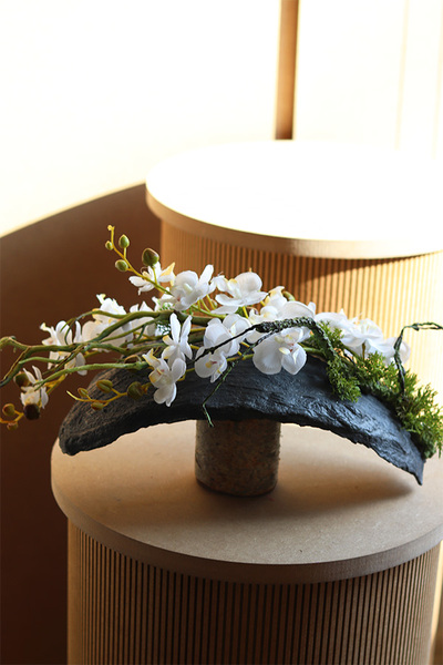 Most Pamięci Volcan, kompozycja nagrobna w misie