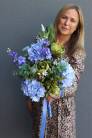 Blue Ocean, bukiet nagrobny z zieloną peonią