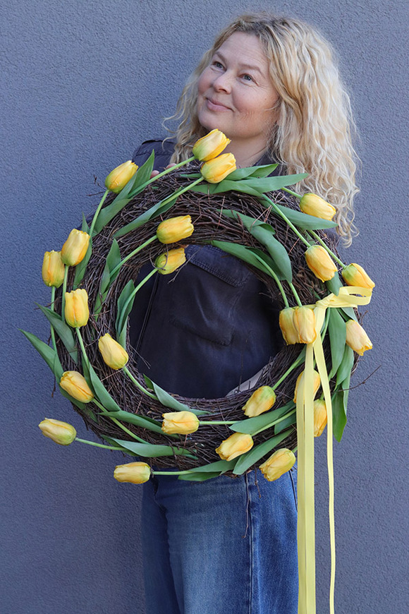 Katie Tulips Yellow, wiosenny wianek z tulipanów