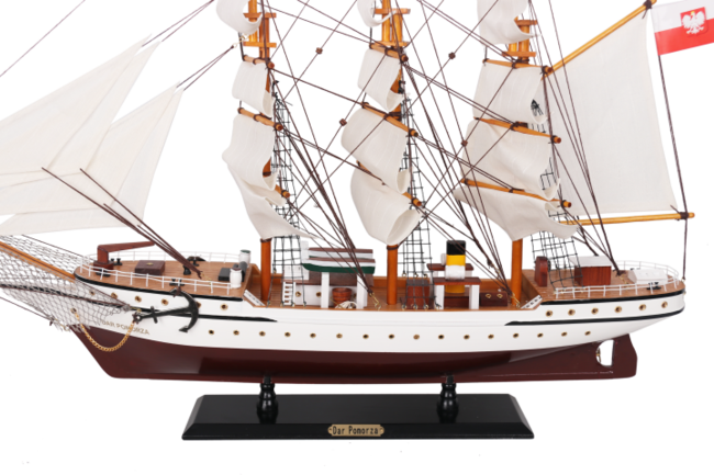 Dar Pomorza, elegancki model żaglowca