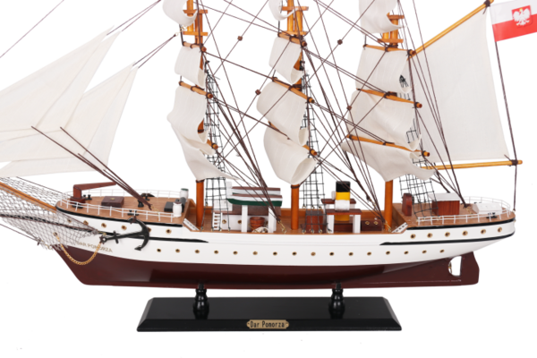 Dar Pomorza, elegancki model żaglowca