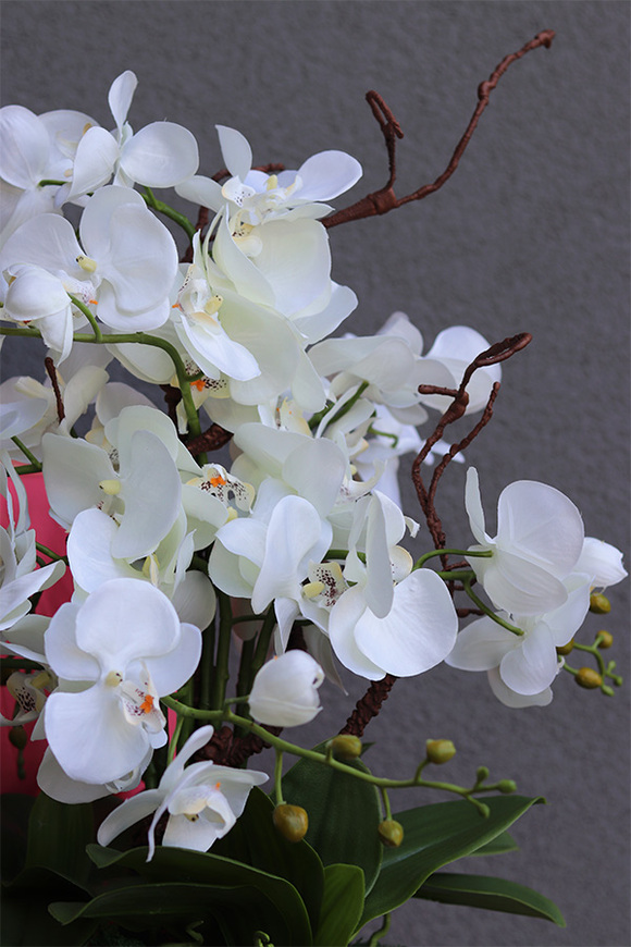 Japandi Orchid 4, sztuczny storczyk w ceramicznym pucharze