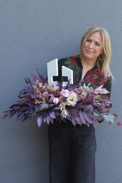 Mortario Cross, dekoracja nagrobna z drewnianym krzyżem