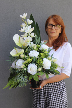 White Fluena 2, bukiet nagrobny we wkładzie, dł.65cm 