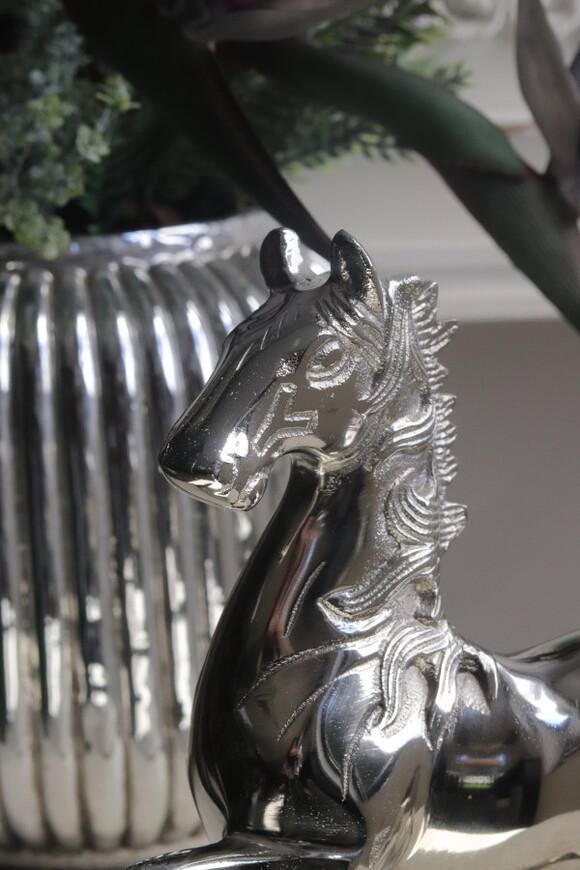 elegancka figurka konia, Stąpający Koń