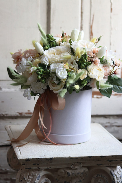 Cynthia, romantyczny flowerbox w welurowym pudełku, wys.39cm