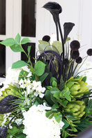 Black&White Opera Saute, kompozycja kwiatowa w naczyniu klienta