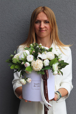 True Love 2, flowerbox welurowy z piwoniami, wys.36cm
