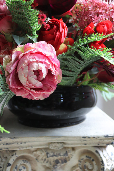 Czerwona Poezja, kompozycja nagrobna w misie