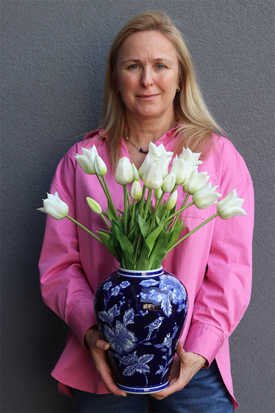 Premium Marzo Tenji, gumowy bukiet tulipanów w wazonie