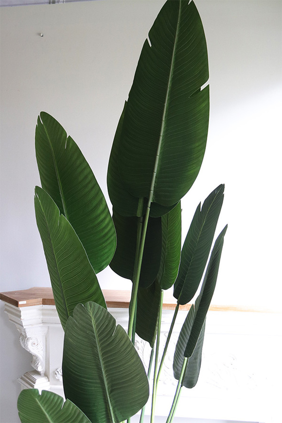 Bananowiec Concrete Bowl, sztuczna roślina w donicy