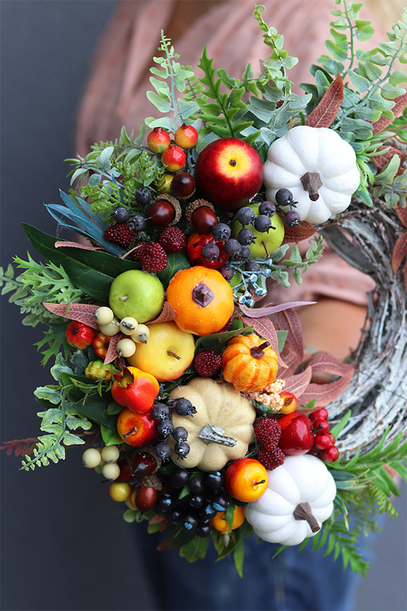 Linda, jesienny wianek z owocami