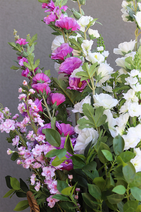 Malwa, dekoracja kwiatowa w koszu