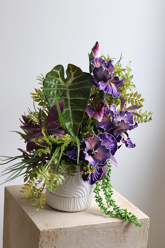 Iryski, nowoczesna kompozycja wiosenna, wym.43x55x27cm