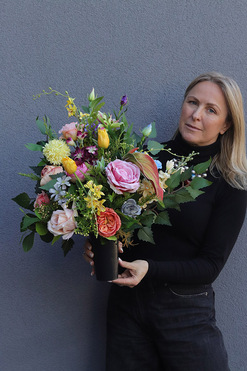 Ogrodowe Cuda, bukiet nagrobny we wkładzie, wym.46cm