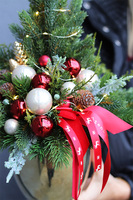 Dynastia, realistyczna choinka świąteczna z przybraniem LED	