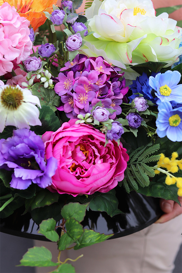 Kolorowa Nuta, kompozycja nagrobna w misie