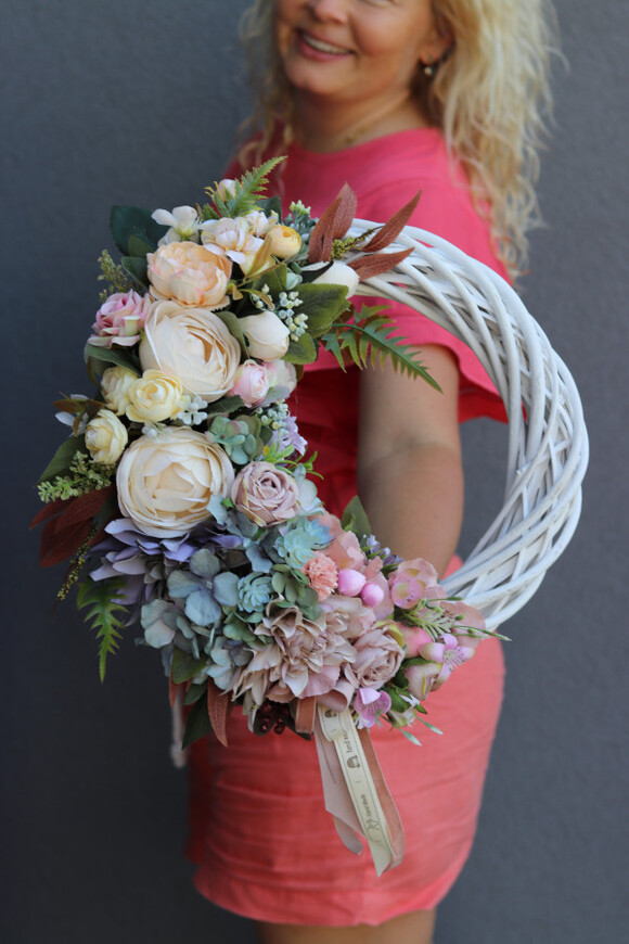 asymetryczny wianek ozdobny, Hillona